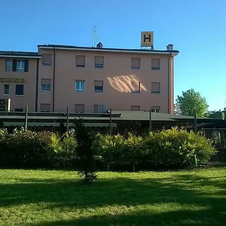 Zoello Je Suis ホテル 3*