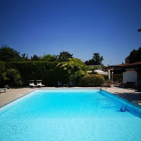 Zoello Je Suis Hotell