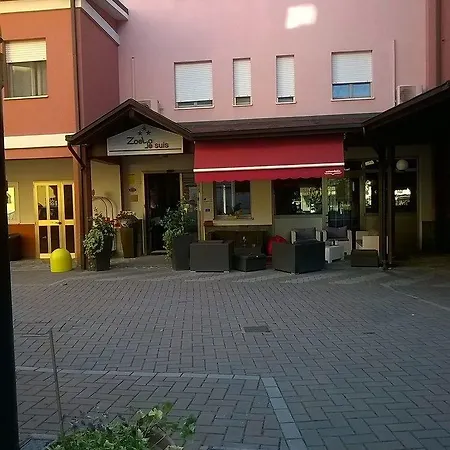 Zoello Je Suis Hotell