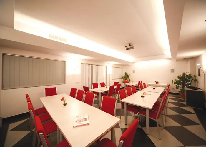 Zoello Je Suis מלון קסטלווטרו די מודנה